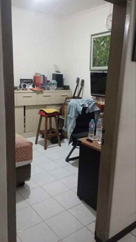 dijual rumah tenggilis utara v nomer 4