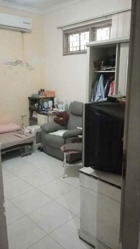 dijual rumah tenggilis utara v nomer 4