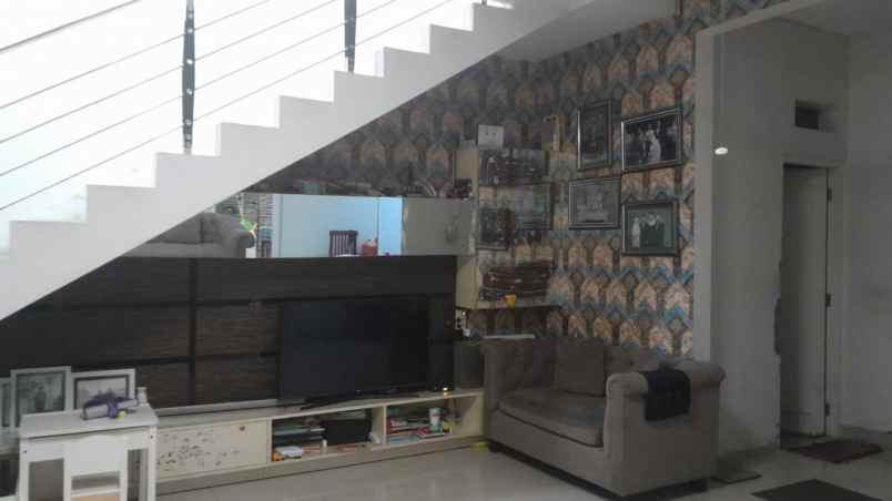 dijual rumah the gayungsari