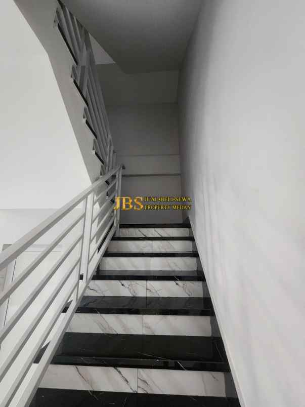 dijual rumah the marriot villas jalan