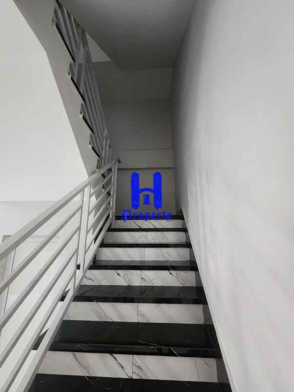 dijual rumah the marriot villas jalan