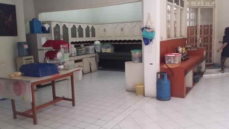 dijual rumah tua hitung tanah pinggir jalan di menteng
