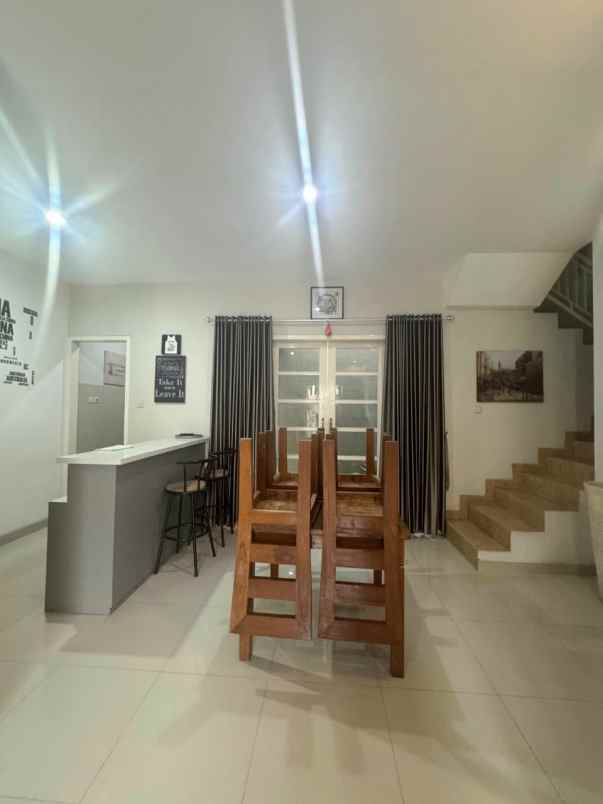 dijual rumah villa full furnish lokasi temas kota batu