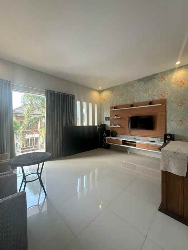 dijual rumah villa full furnish lokasi temas kota batu