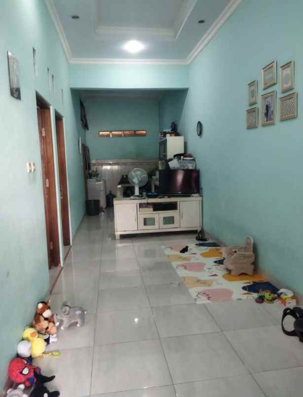 dijual rumah villa gading harapan pintu