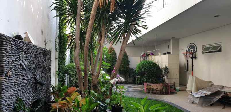 dijual rumah villa valencia