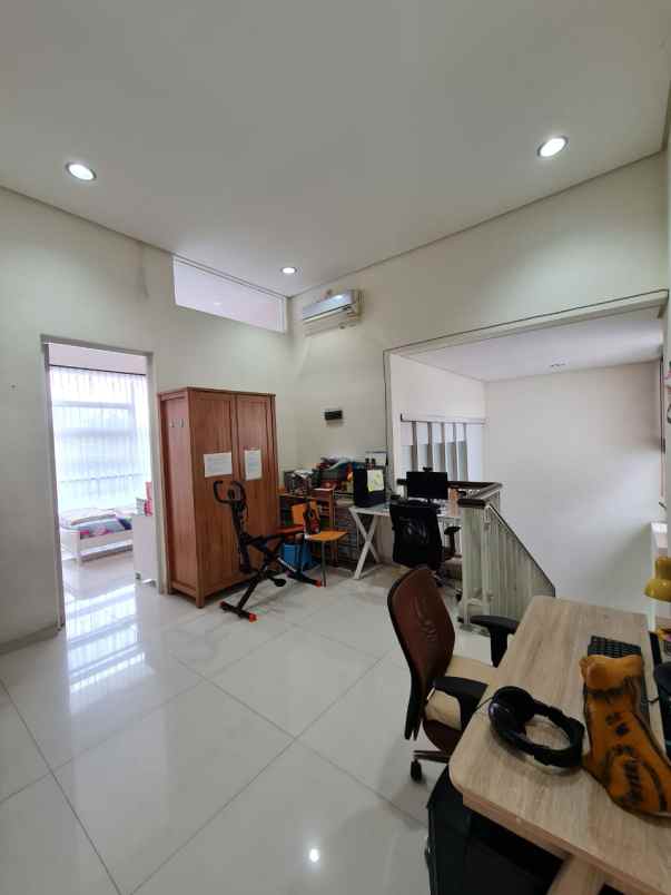 dijual rumah villa valencia
