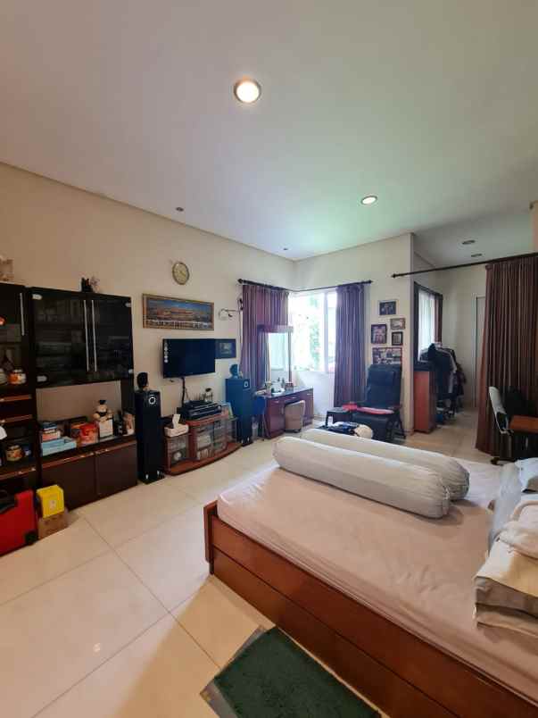 dijual rumah villa valencia