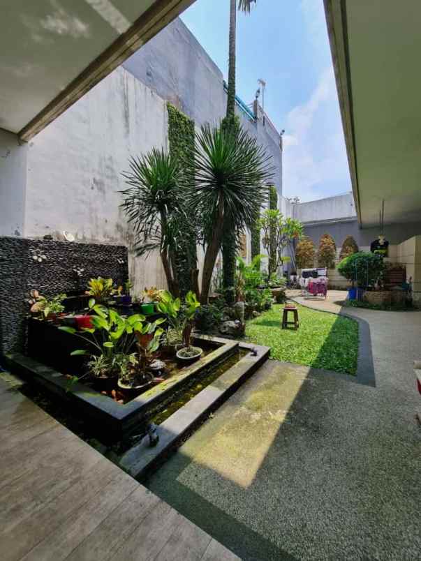 dijual rumah villa valencia