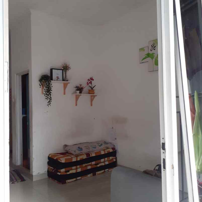 dijual rumah wates