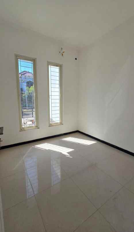 dijual rumah wiguna timur regency