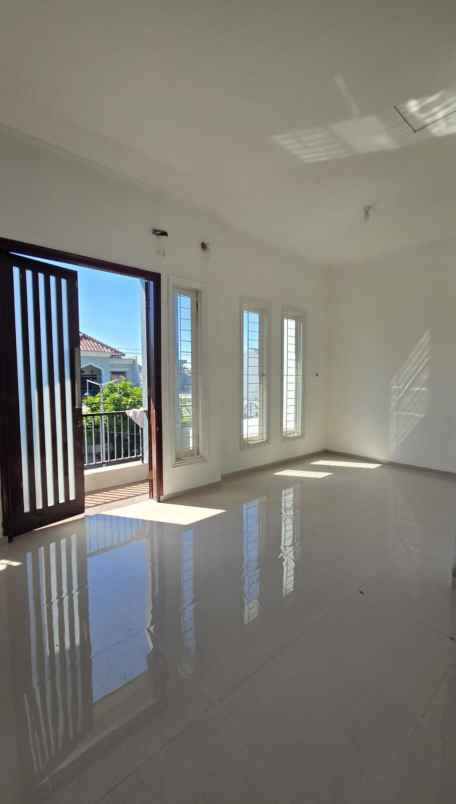 dijual rumah wiguna timur regency