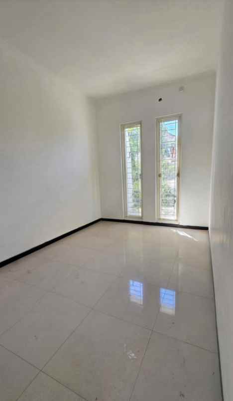 dijual rumah wiguna timur regency