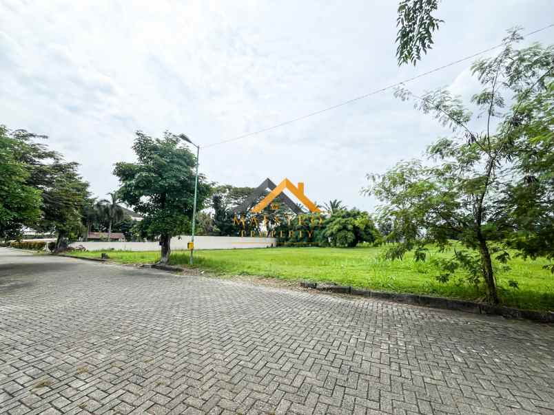 dijual tanah komplek graha metropolitan