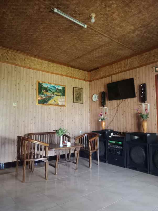Villa Dengan Halaman Yang Luas Di Gadog Ciawi Bogor Jawa Barat