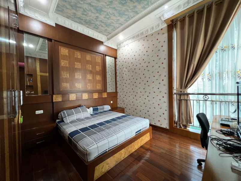 dijual villa komplek cemara asri