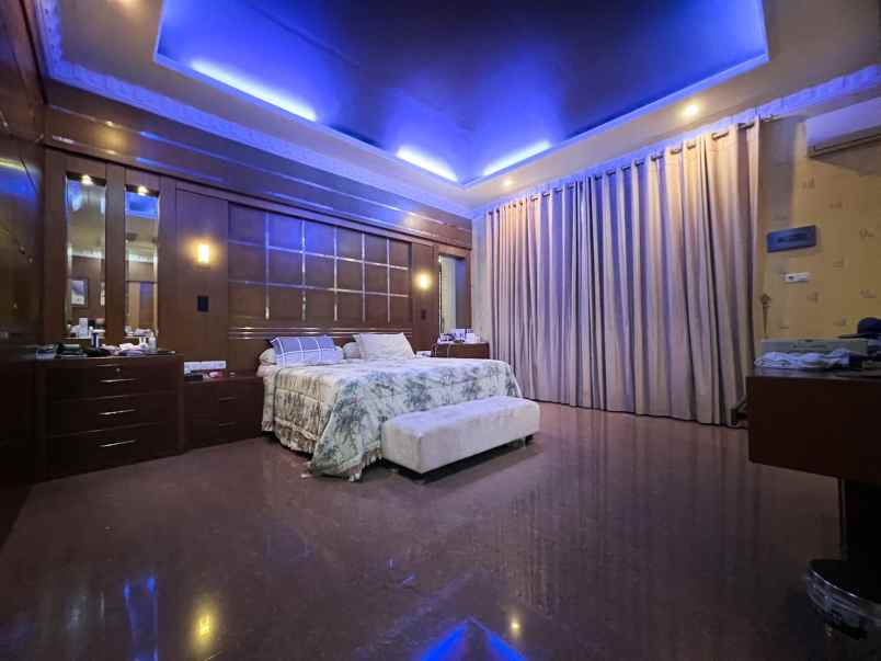 dijual villa komplek cemara asri