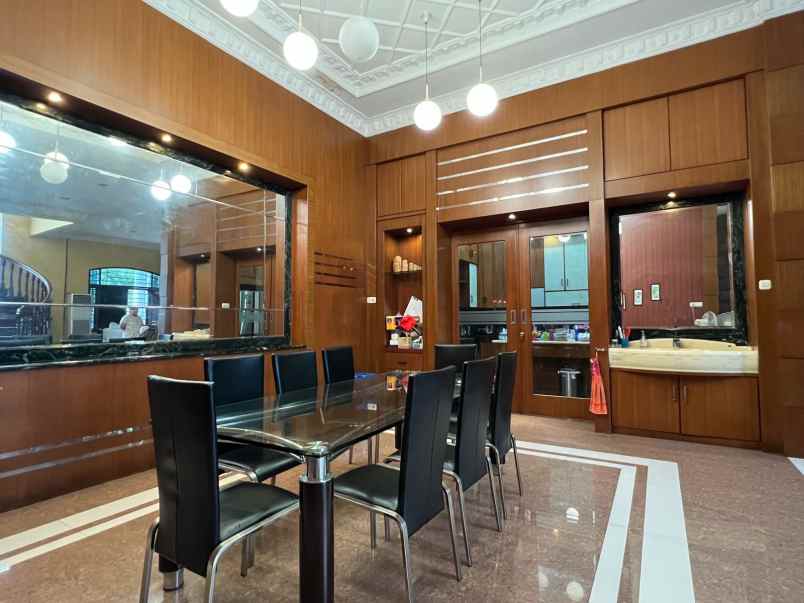 dijual villa komplek cemara asri