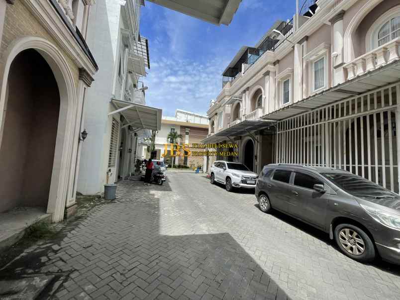 dijual villa komplek cemara asri jalan