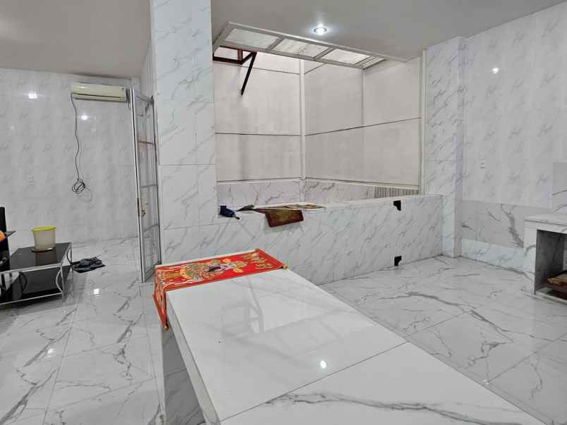 dijual villa komplek citraland gama