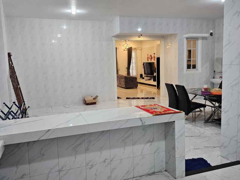 dijual villa komplek citraland gama