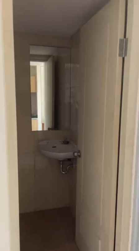 disewakan apartemen osaka riverview pik2