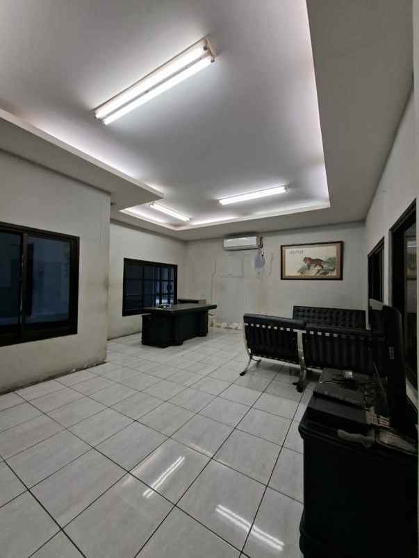 disewakan gudang margomulyo baru renov kantor 2 lantai