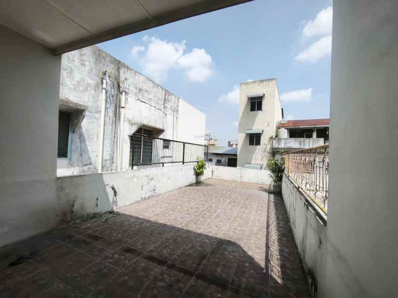 disewakan rumah 3 tingkat jalan tulang bawang medan