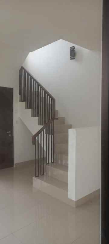 disewakan rumah cluster mahakam jakarta