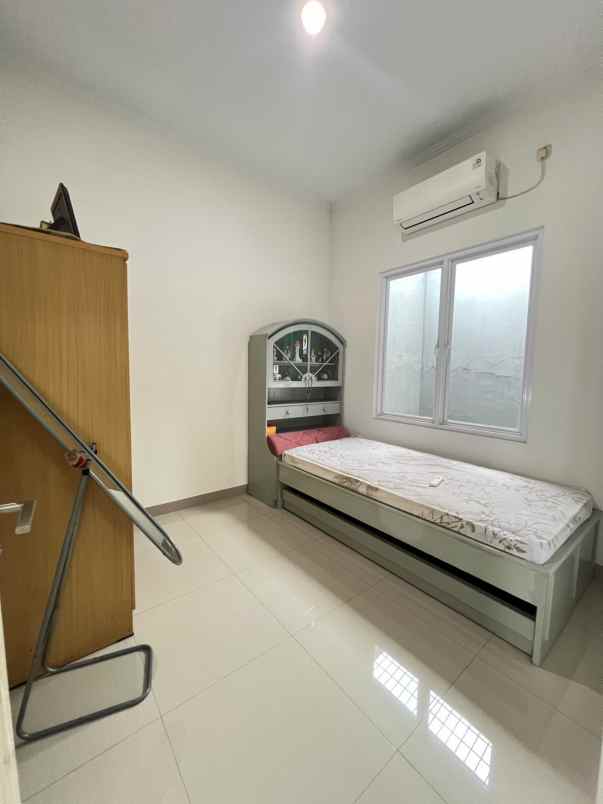 disewakan rumah harapan indah 1