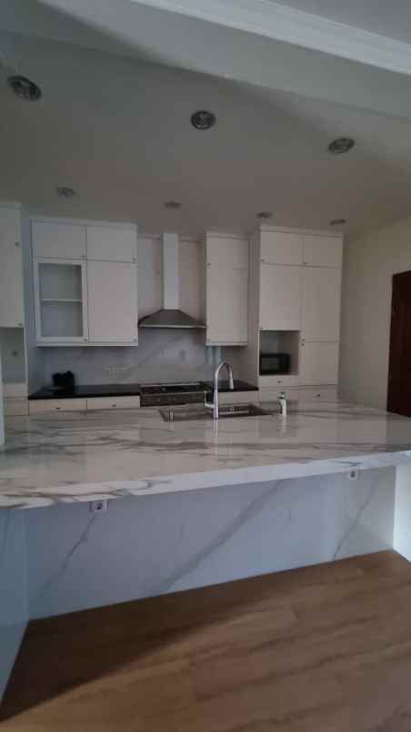 disewakan rumah jalan kembangan timur