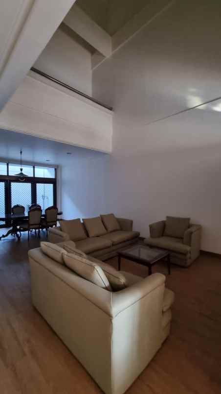 disewakan rumah jalan kembangan timur