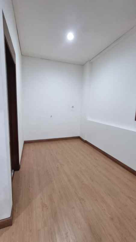 disewakan rumah jalan kembangan timur