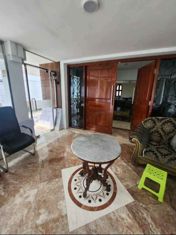 disewakan rumah jalan raya darmo