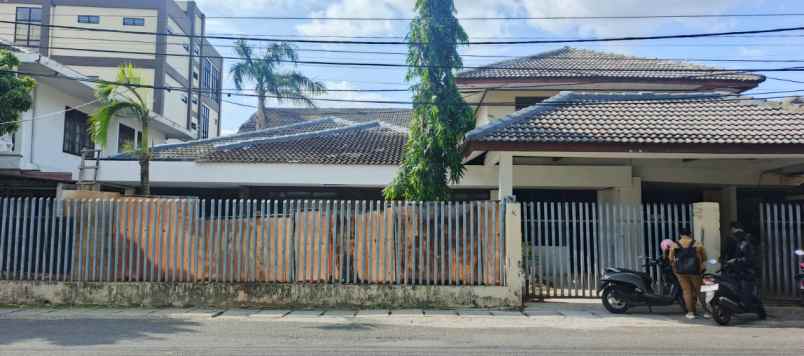 disewakan rumah kayu putih