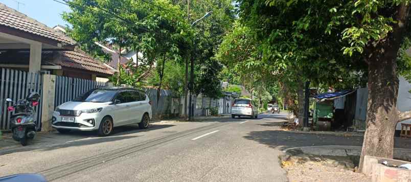 disewakan rumah kayu putih