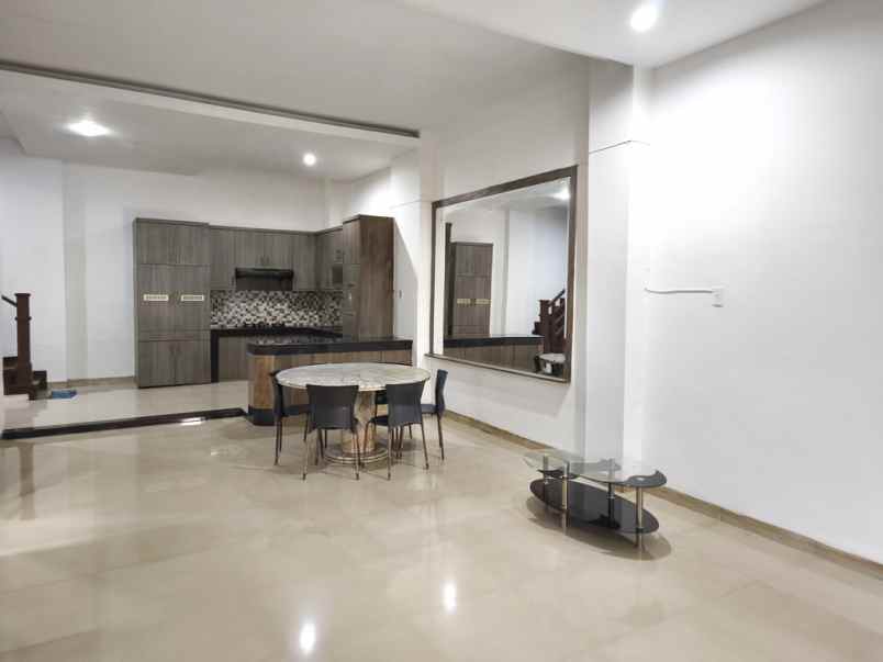 disewakan rumah komplek cemara asri jalan