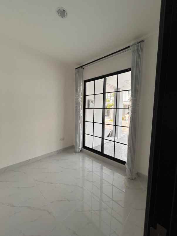 disewakan rumah pasir putih 5 pik2