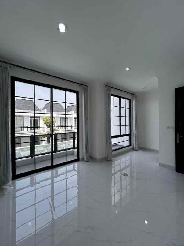 disewakan rumah pasir putih 5 pik2