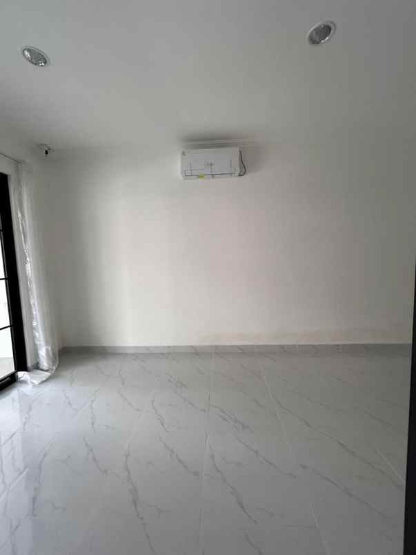 disewakan rumah pasir putih 5 pik2