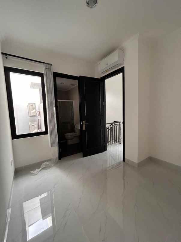 disewakan rumah pasir putih 5 pik2