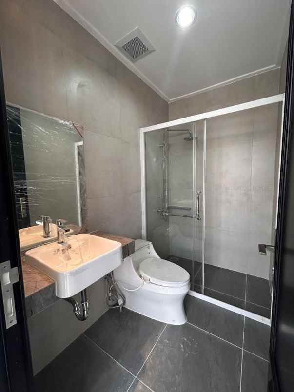 disewakan rumah pasir putih 5 pik2