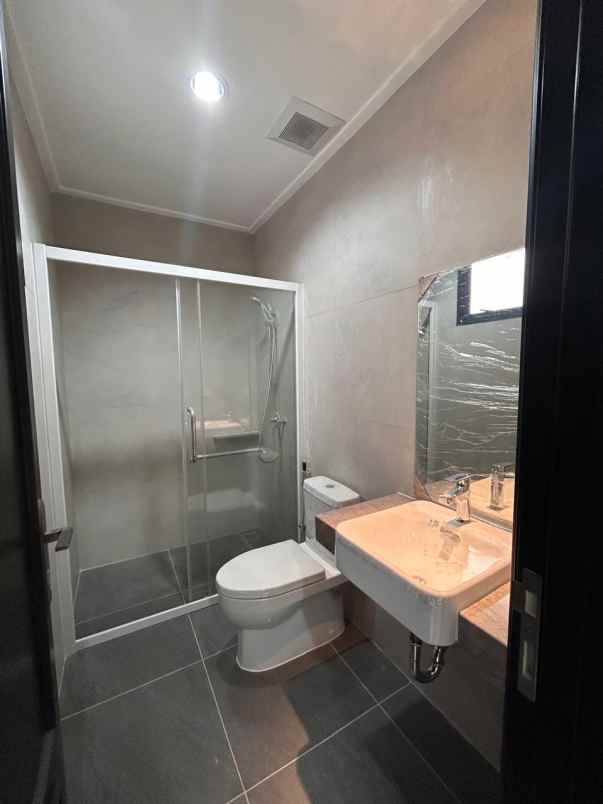 disewakan rumah pasir putih 5 pik2