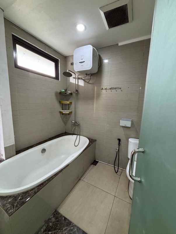 disewakan rumah perum emerald land