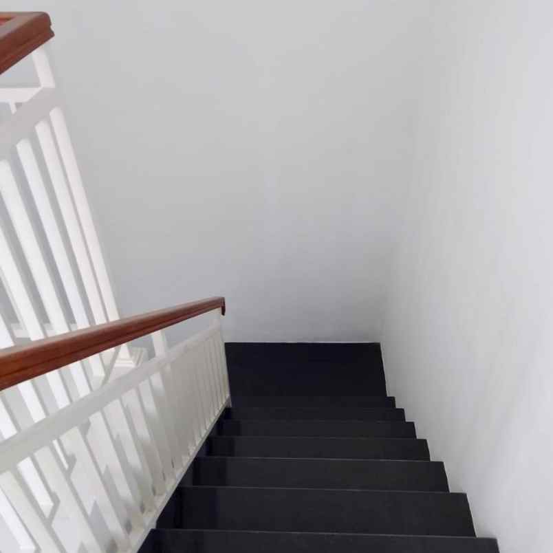 disewakan rumah perumahan wisata semanggi