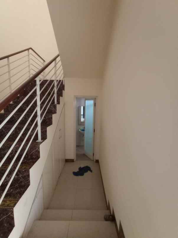 disewakan rumah san antonio pakuwon city