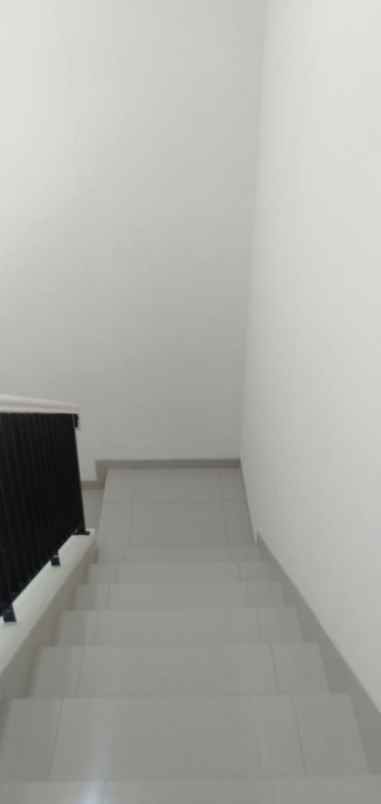 disewakan rumah suvarna sutera cluster bahana