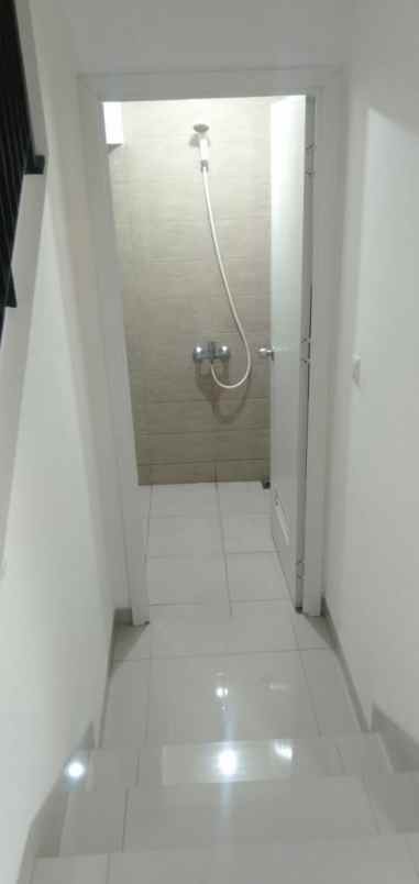 disewakan rumah suvarna sutera cluster bahana