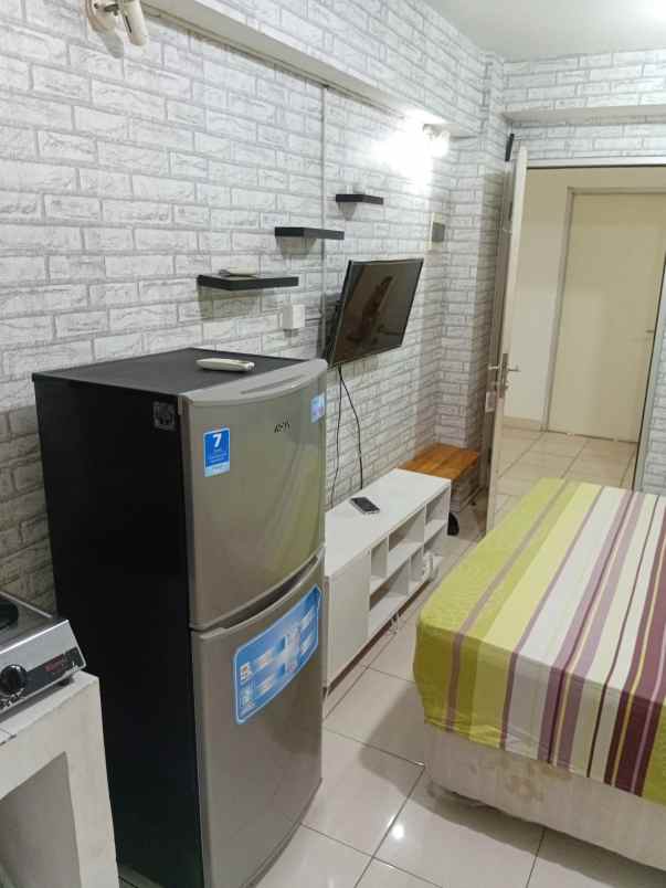 disewakan unit studio furnish apartemen green bay