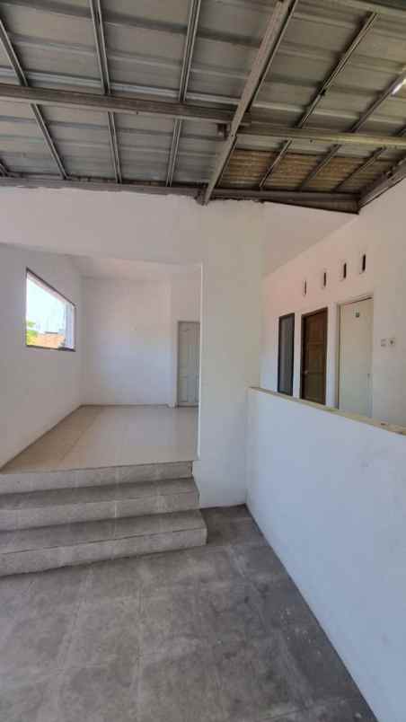 hook american minimalis dua lantai selangkah ke merr